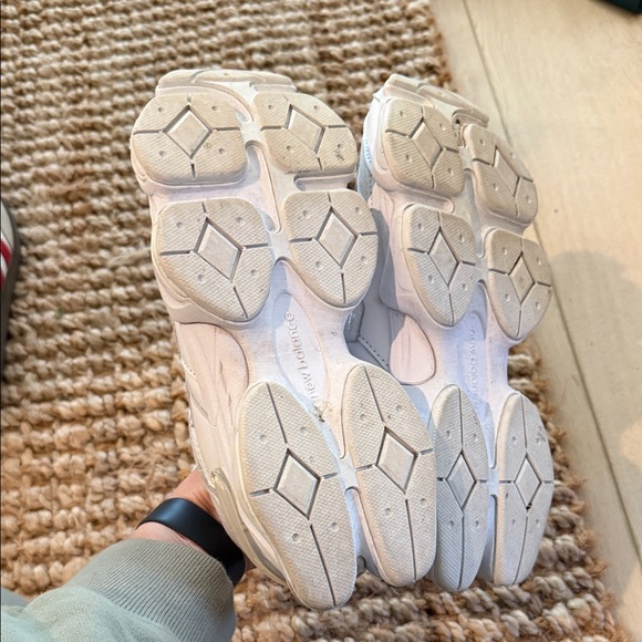 New Balance 9060 - Picture 2 of 5